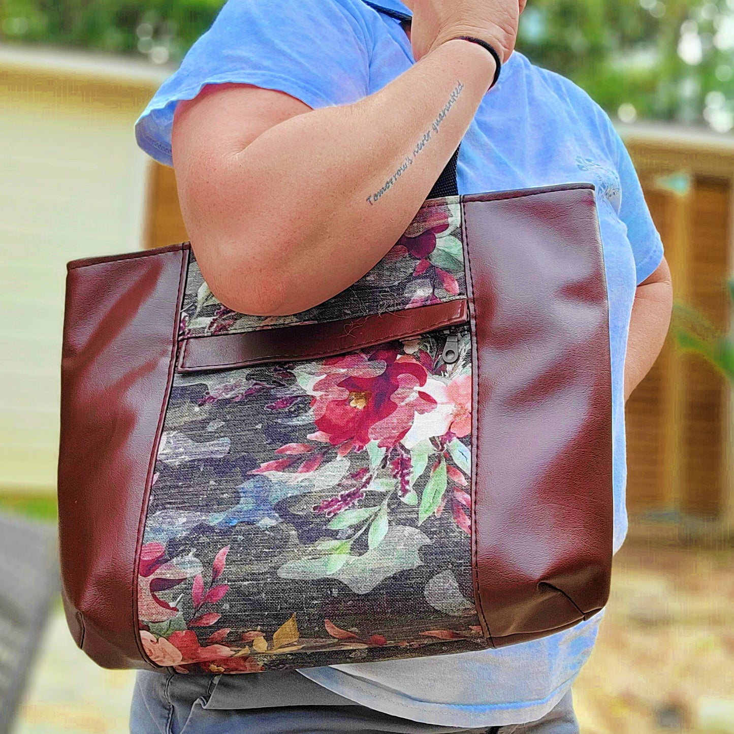 Camo Roses Tote : Pelican Bag Totes- SnW Gifts