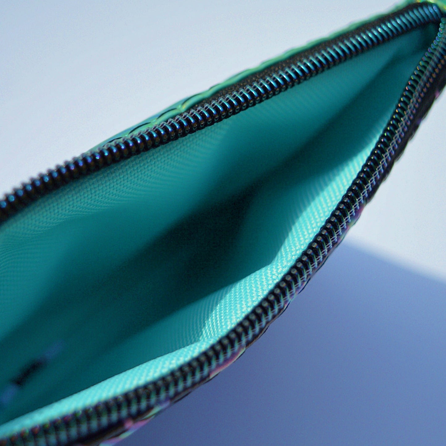 SnW Gifts Holographic Aliens Pouch : Devon Pouches