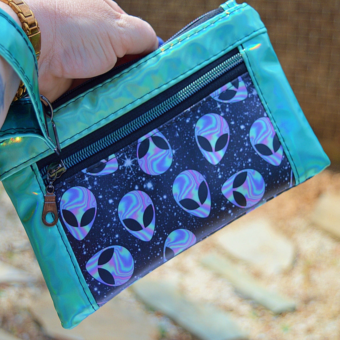 SnW Gifts Holographic Aliens Pouch : Devon Pouches