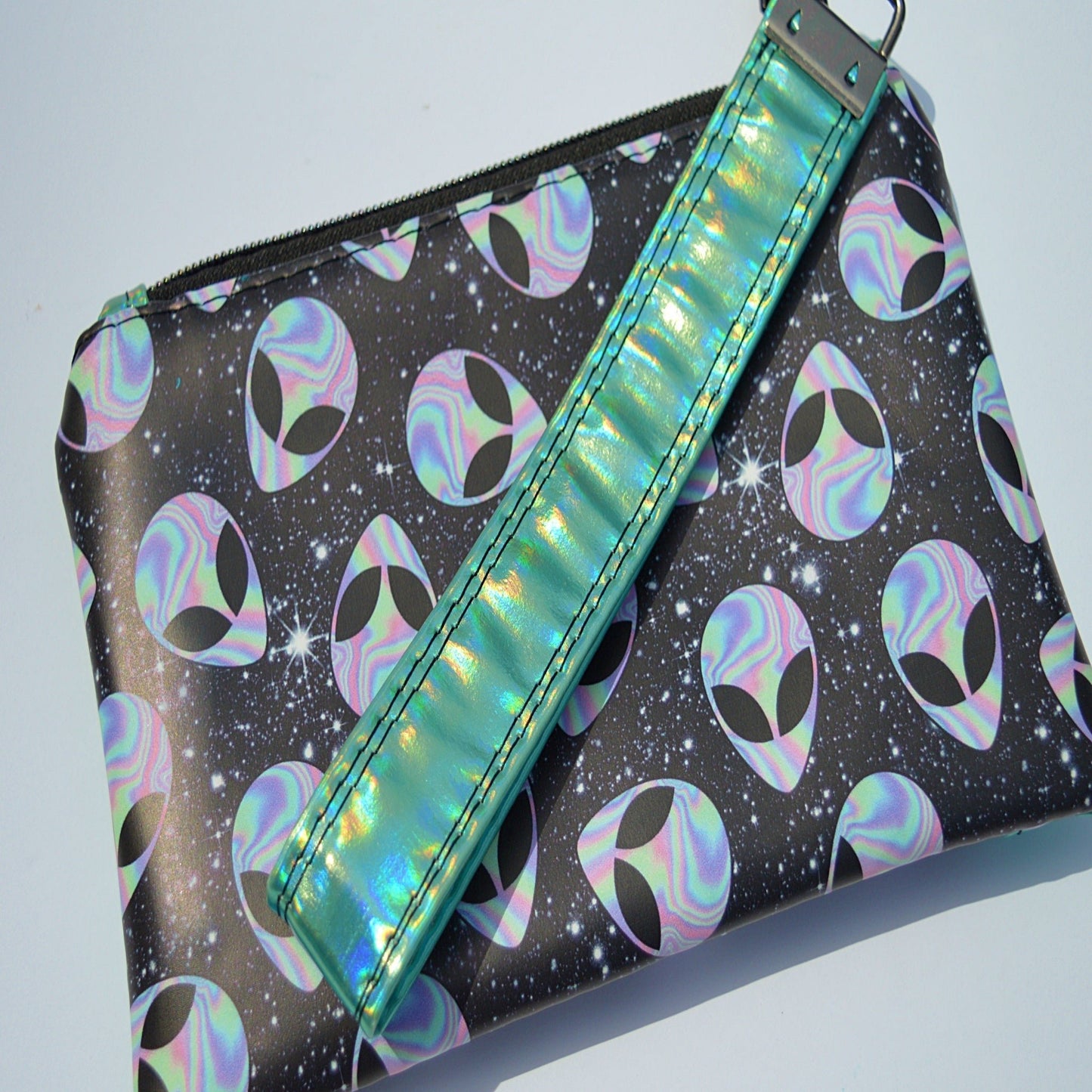 SnW Gifts Holographic Aliens Pouch : Devon Pouches
