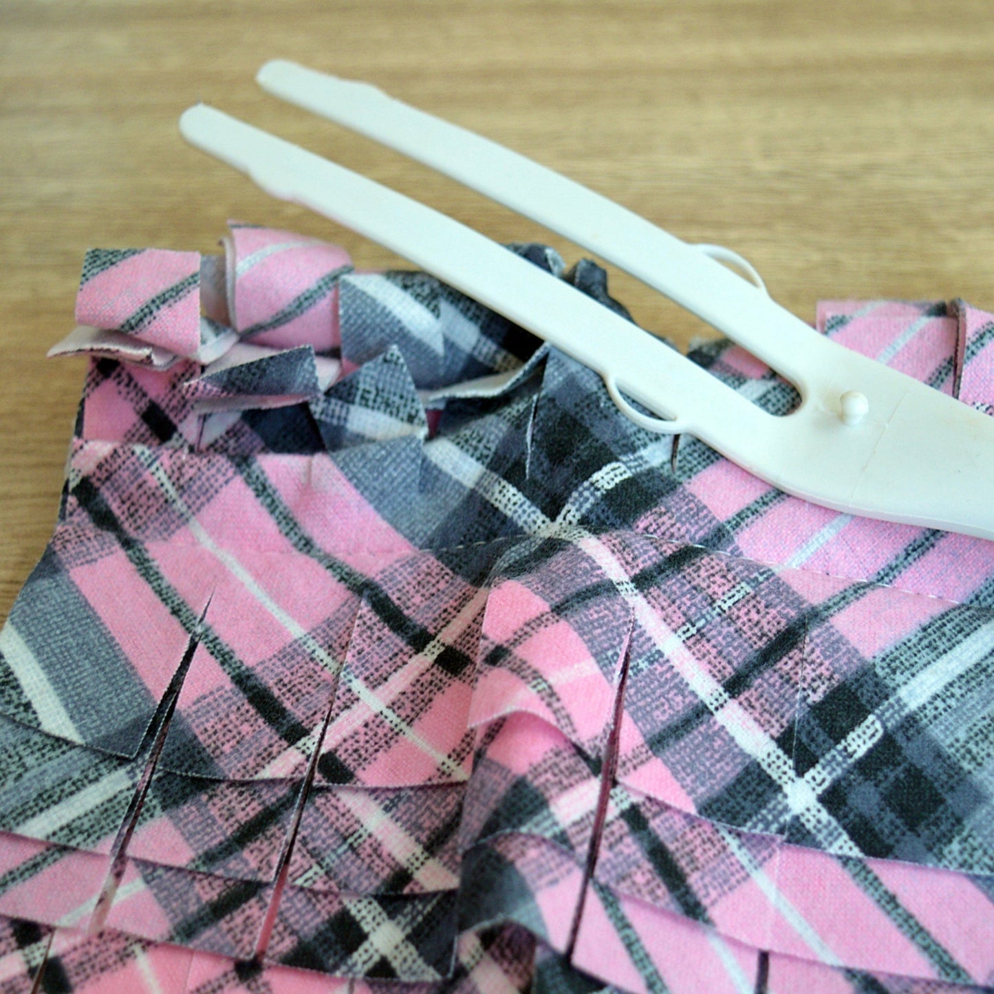 SnW Gifts Reusable Duster (Duster ONLY) Pink Plaid Green Items