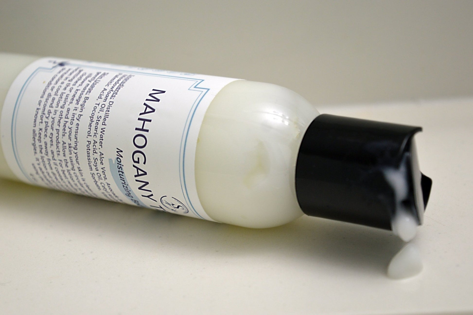 Perfumed Body Oil Aromatic Skin Tincture Unisex Mahogany Teakwood Essential  Oil Blend 8.5 fl. oz.