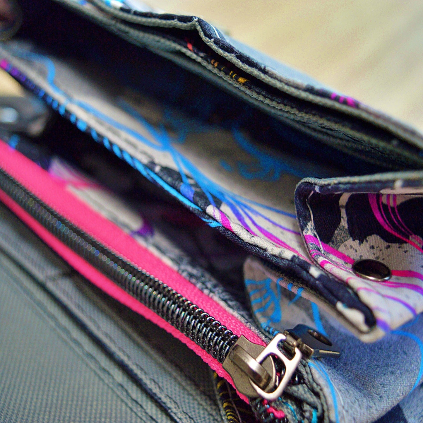 Wallet : Color Burst Hibiscus Clutch Wallet- SnW Gifts
